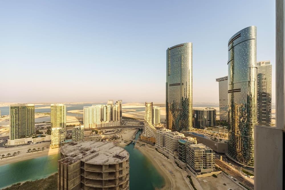 Maison Privee - Elegant and Panoramic Sea View Apt on Al Reem Island